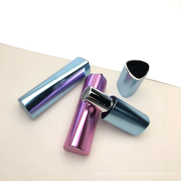 Etiqueta tubos de lápiz labial púrpura con el logotipo